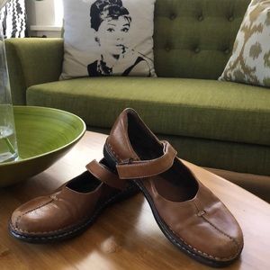 Earth Shoes Brown Maryjanes Size 7 1/2